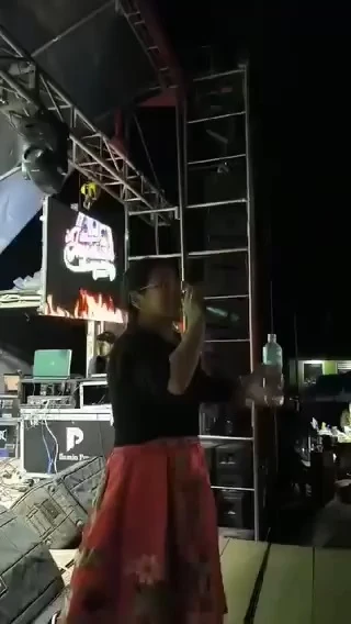 Agresión a la cantante Soraya Nieto en pleno espectáculo en Chumbes