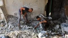 Al menos 13 muertos en ataques israelíes a Gaza tras acuerdo de desarme de Hamas