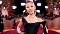 Ariana Grande se aparta de la vida pública por la intensa presión mediática