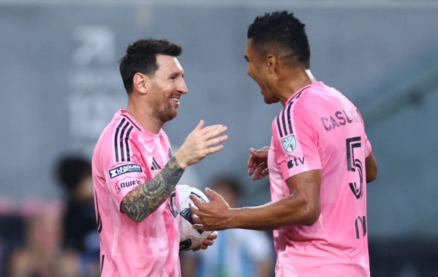 Casemiro elogia a Messi tras su valiente regreso al campo tras una tragedia familiar