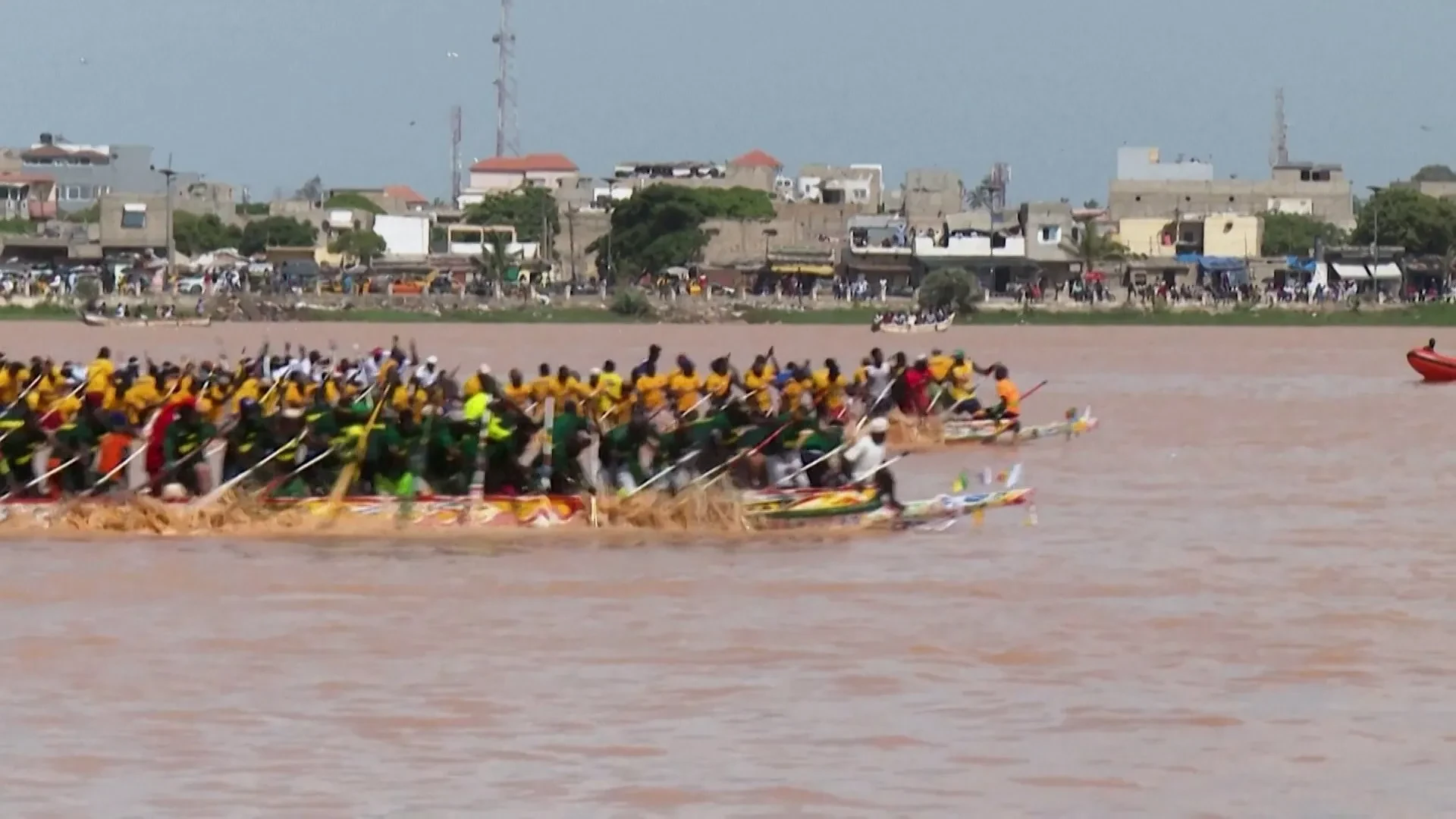 Centenares de asistentes celebran la Regata de Saint-Louis en Senegal