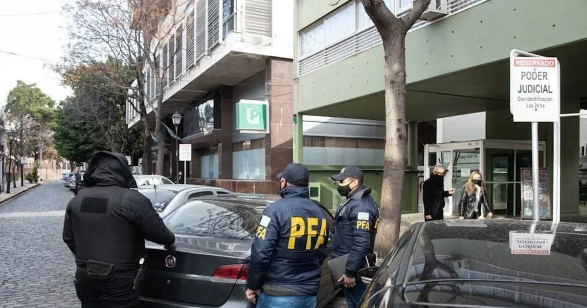 Condenan a 19 expolicías y 6 civiles por extorsión en casos de narcotráfico