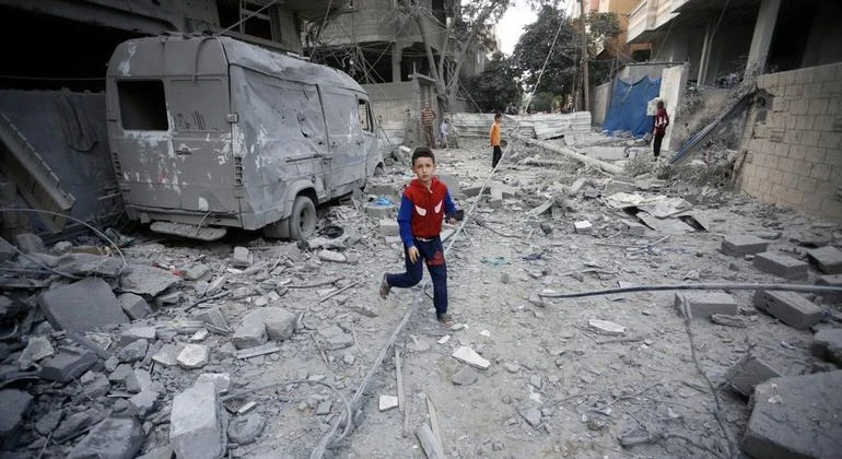 Continúan los ataques israelíes en Gaza, poniendo en riesgo a civiles y escuelas
