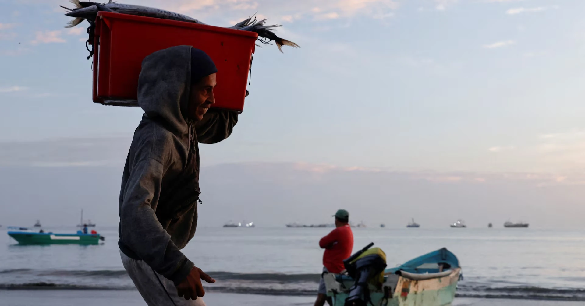Crisis en el sector pesquero de Ecuador por extorsiones y ataques aéreos