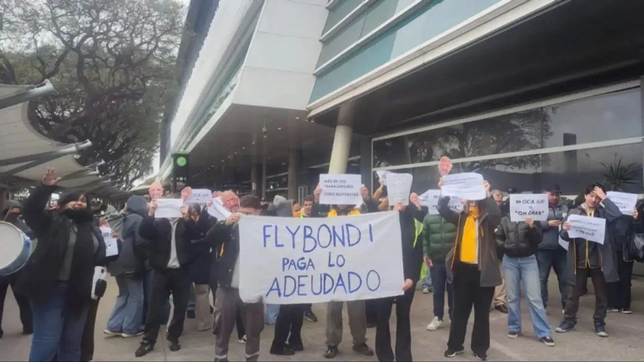 Crisis en FlyBondi: 700 despidos y deudas salariales desatan el reclamo de los trabajadores