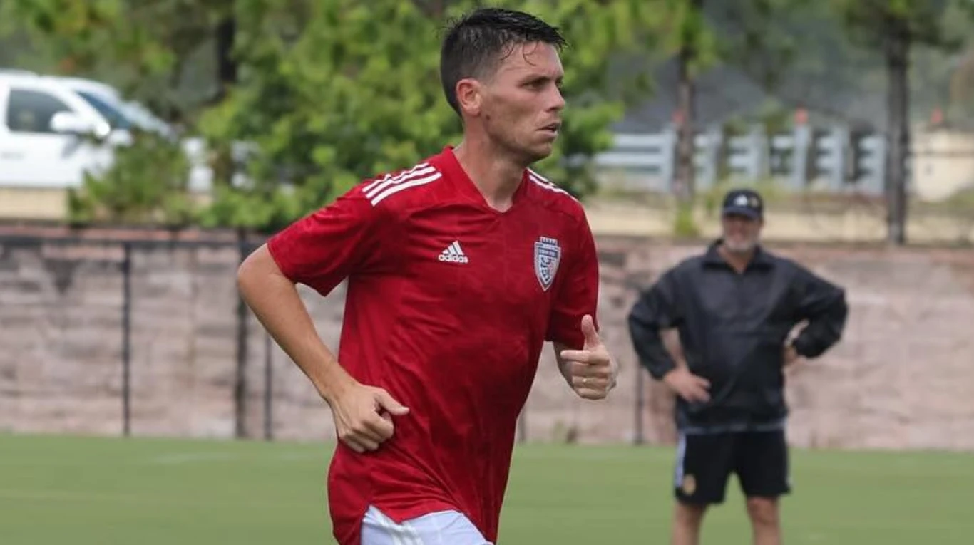 Detención de futbolista argentino por el ICE en el aeropuerto de Miami