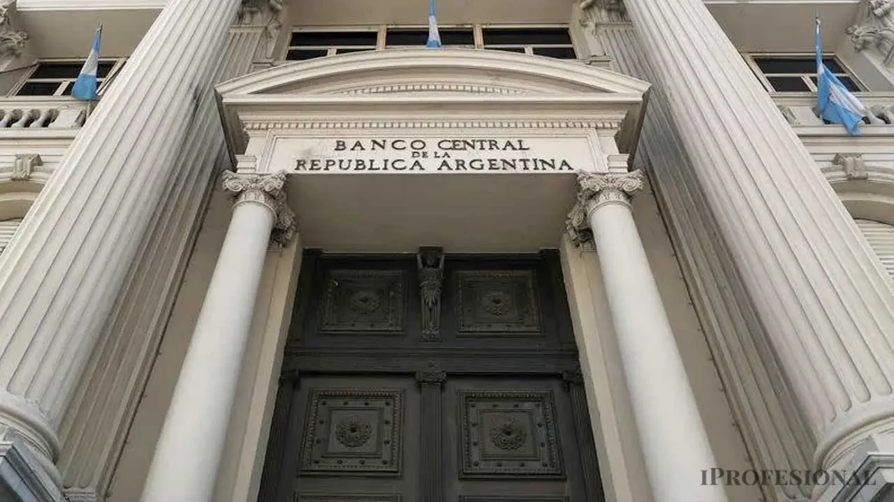 El BCRA autoriza a bancos a prestar hasta el 15% de sus depósitos en dólares a empresas