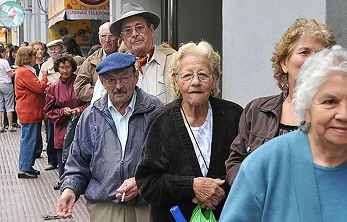 El bono de agosto para jubilados se ajustará según el monto de sus haberes