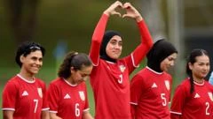 El equipo femenino afgano se reúne en Nueva Zelanda tras ser prohibido el fútbol en su país