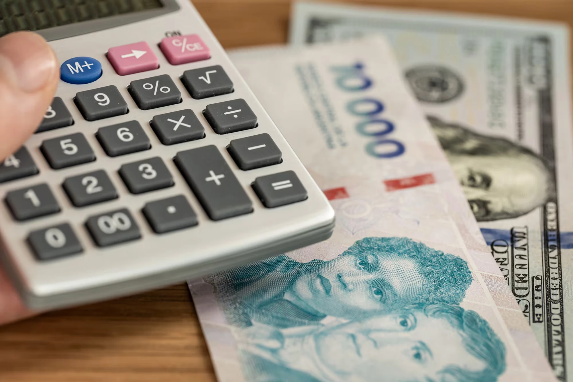 El Gobierno refinancia deuda en pesos con tasas más altas y plazos reducidos