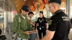 España refuerza controles fronterizos con Italia por aumento de migrantes en Ceuta