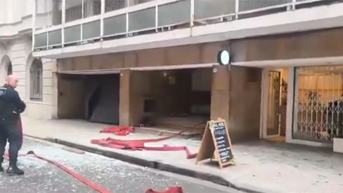 Explosión en un garage de Recoleta no deja heridos, pero causa daños significativos