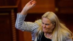 Incidente en Kosovo: legislador de oposición lanza huevos al primer ministro