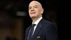 Infantino se disculpa por errores pero se mantiene como presidente de FIFA