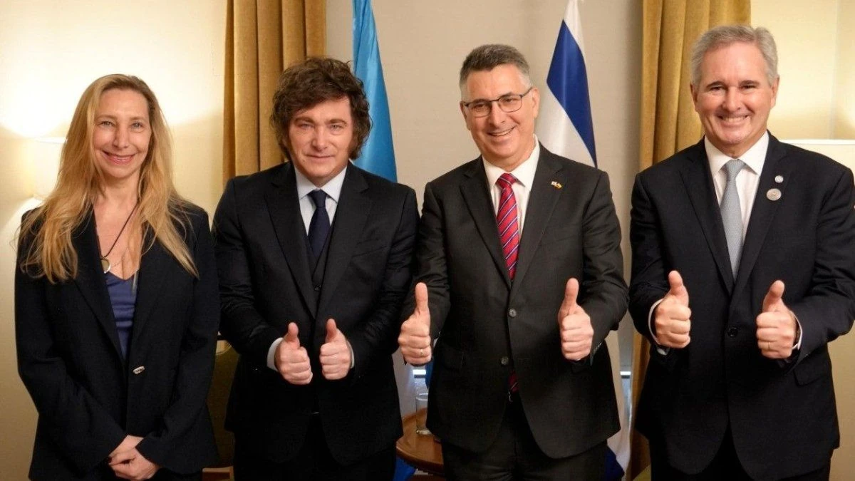 Javier Milei se reúne con el canciller israelí durante su visita a Colombia