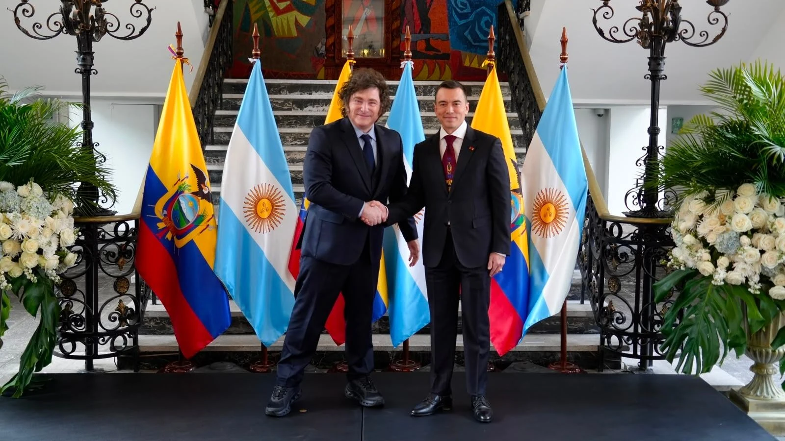 Javier Milei y Daniel Noboa firman acuerdos bilaterales en Quito