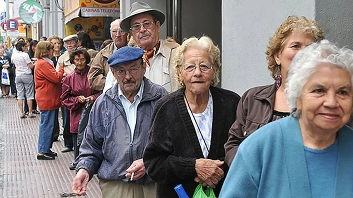 Jubilados de la mínima sufren pérdidas significativas desde el inicio del gobierno de Milei