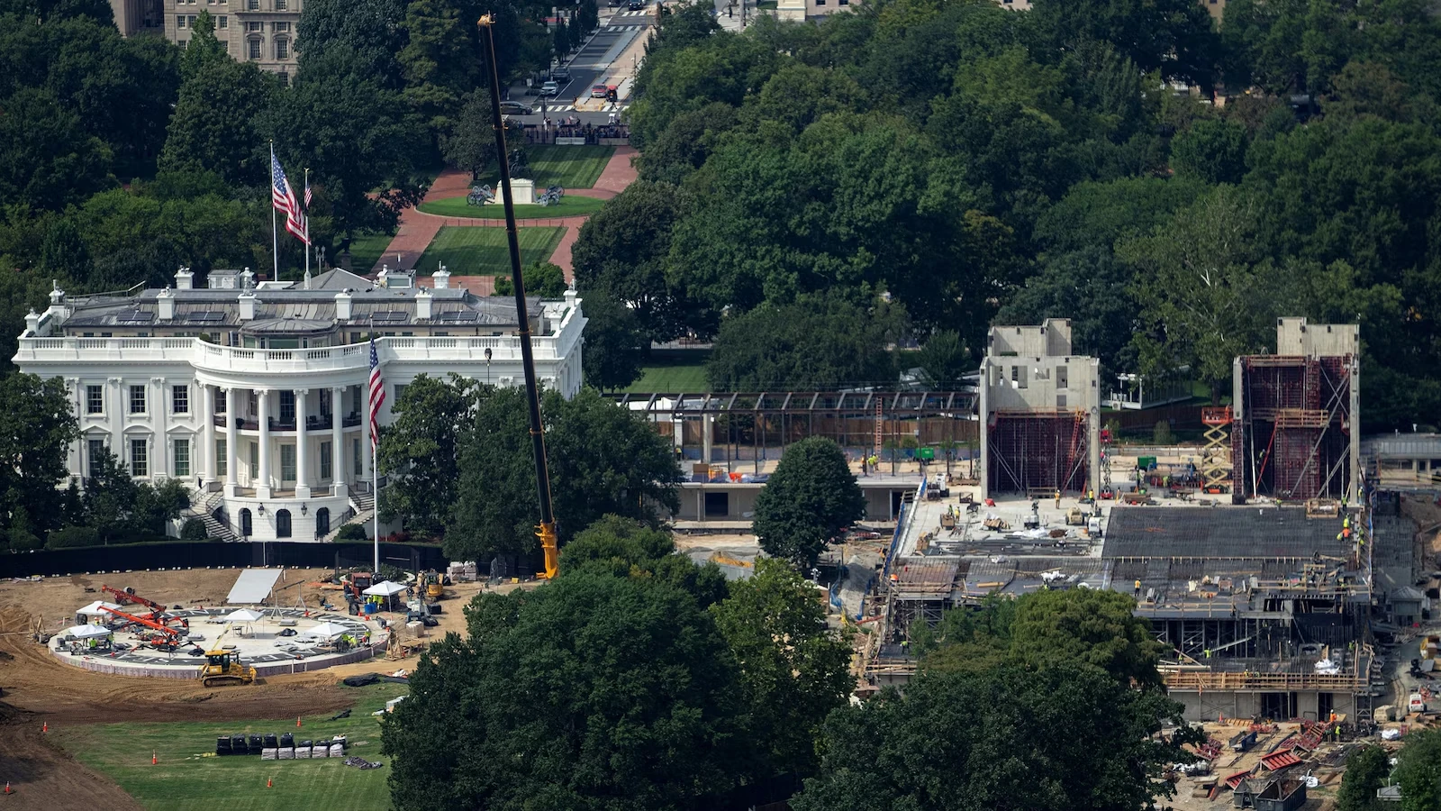 La administración Trump pide a la Corte Suprema reanudar la construcción del salón de baile de la Casa Blanca