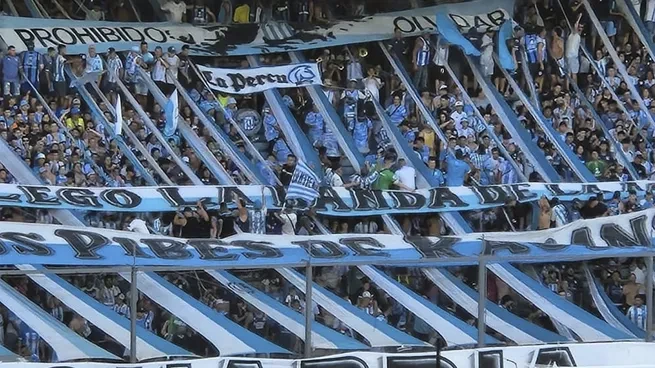 La barra brava de Racing visita al plantel en un momento crítico