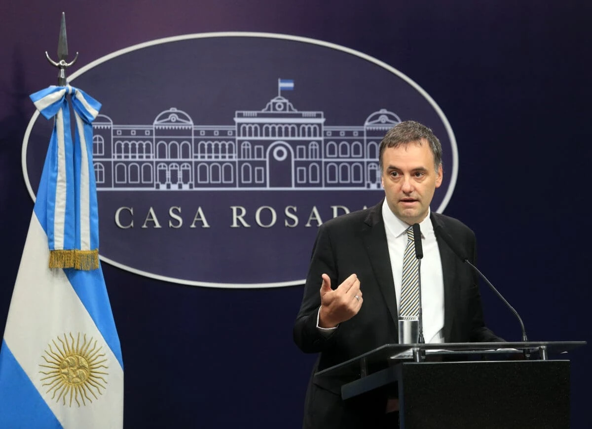 La justicia exige a Manuel Adorni aclarar el aumento de su patrimonio en 15 días