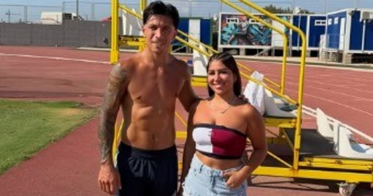 Lisandro Martínez sorprende a hinchas con gesto especial durante sus vacaciones en Ibiza