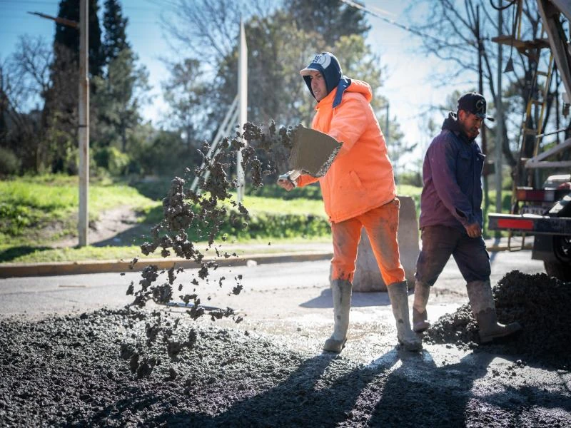 Lomas de Zamora avanza en la repavimentación con nuevos trabajos en varias localidades