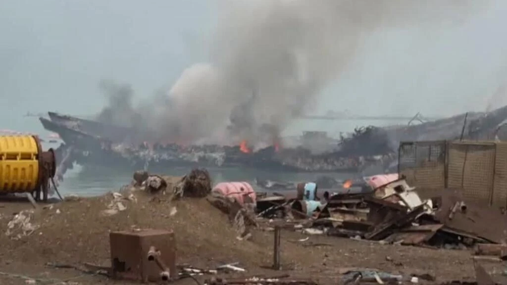 Los hutíes atacan el puerto de Mokha en Yemen, intensificando el conflicto con Arabia Saudita