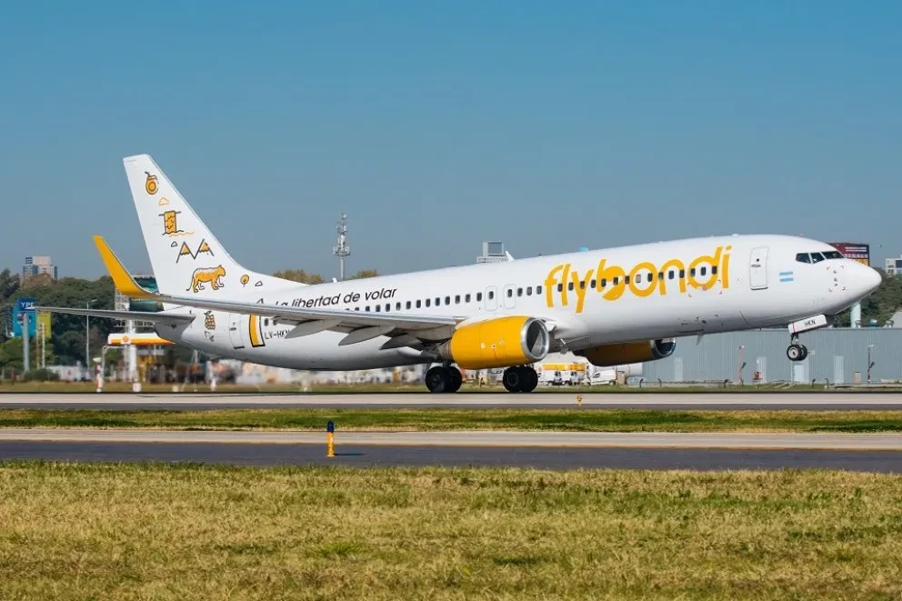 Más de 700 trabajadores de Flybondi exigen respuestas tras tres meses sin pago