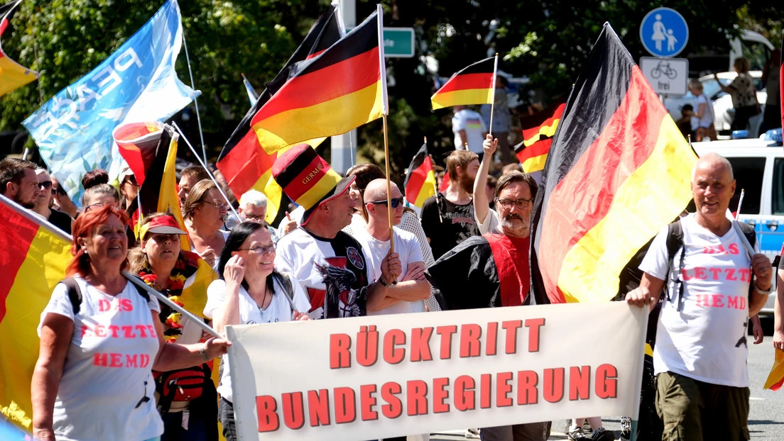 Miles de alemanes protestan en Plauen contra el Gobierno de Merz