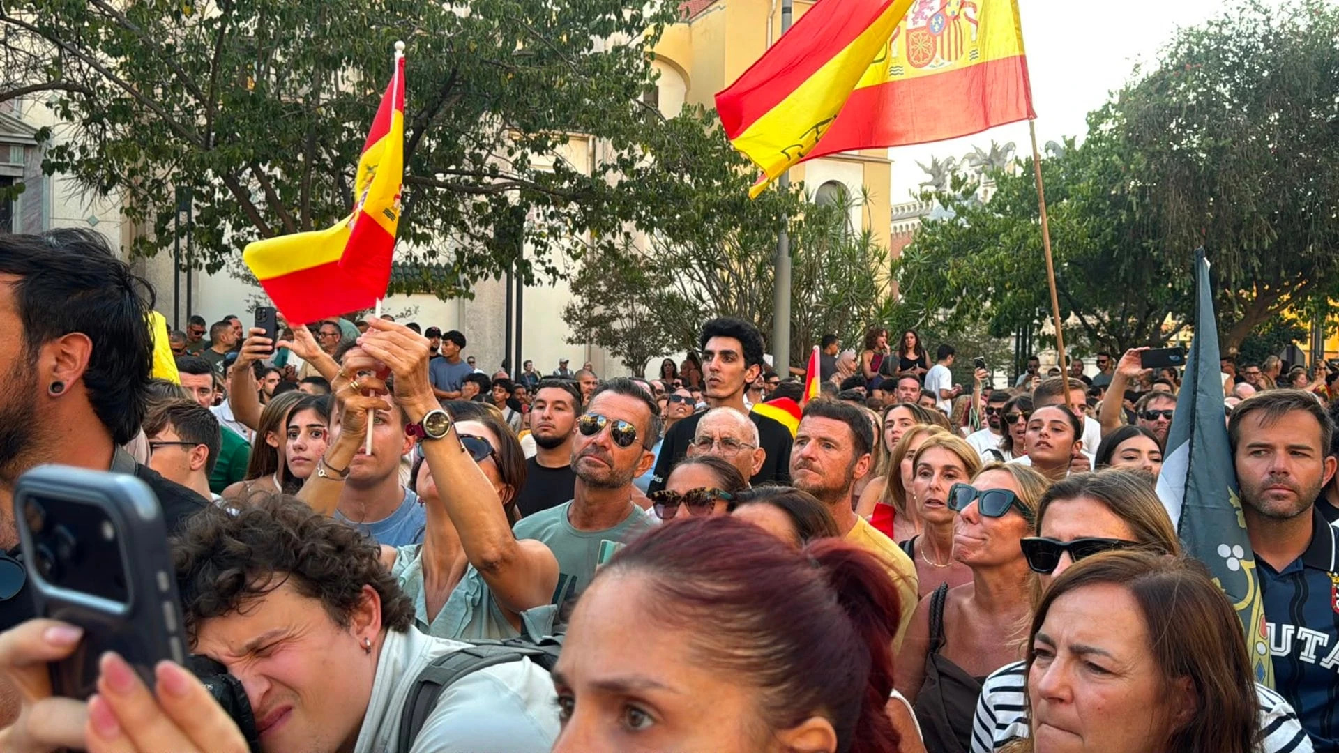 Miles de ceutíes exigen soluciones ante la crisis migratoria en manifestación masiva