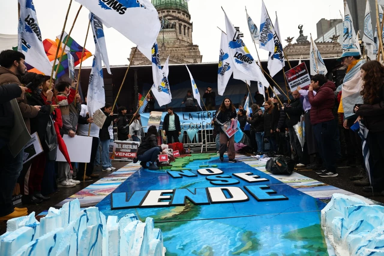 Movilización de sindicatos y oposición al Congreso contra la ley de tierras