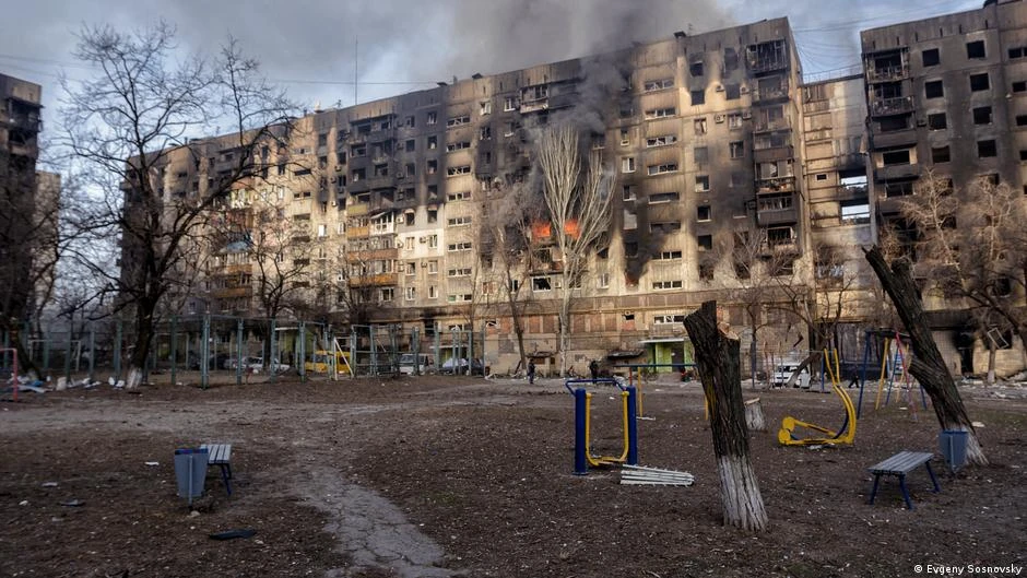 Nuevas construcciones rusas en Mariupol levantan controversias en antiguos terrenos