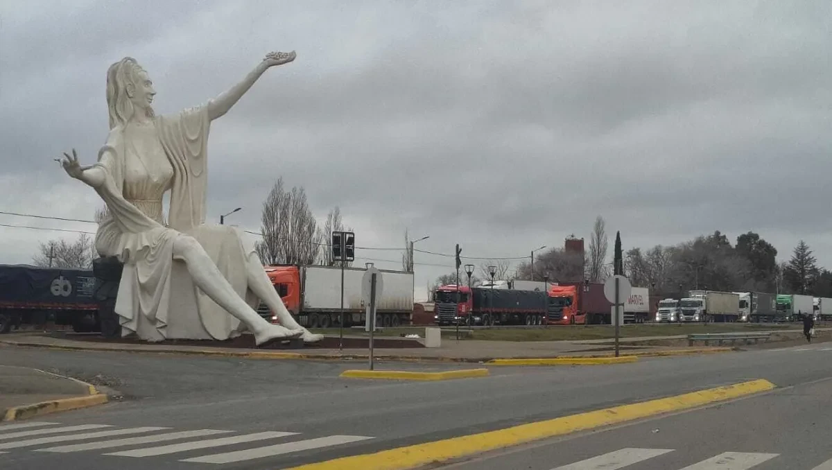 Operativo avanza para liberar camiones varados en Neuquén hacia Pino Hachado
