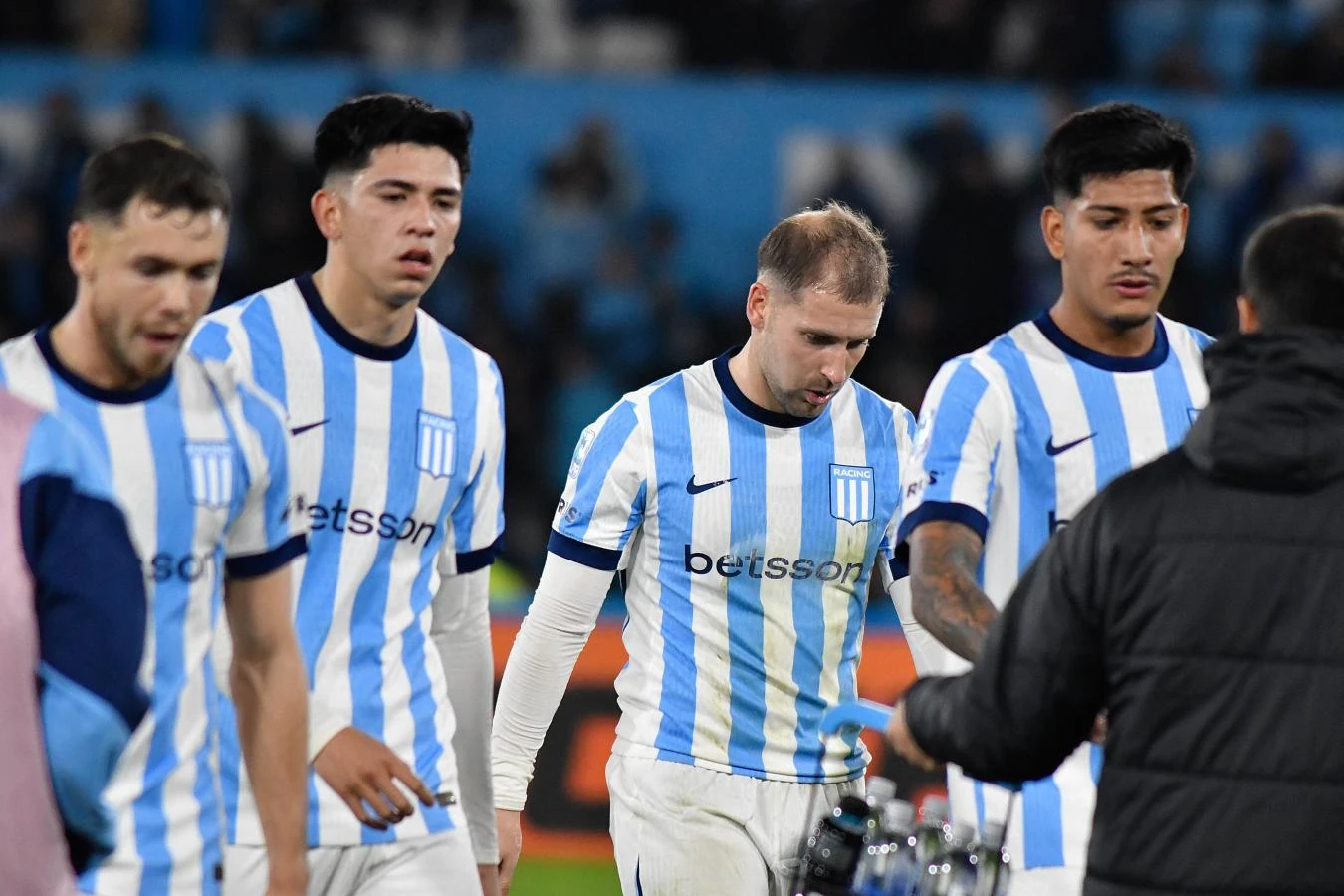 Racing cae ante Banfield y agrava su crisis en el torneo