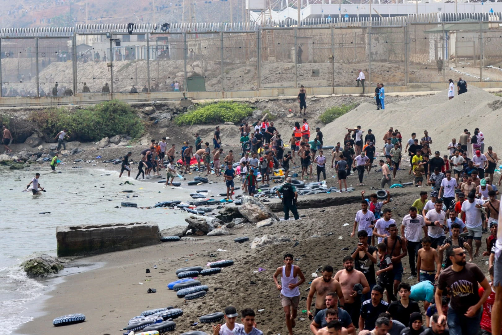 Servicios de inteligencia confirman que Marruecos permitió crisis migratoria en Ceuta