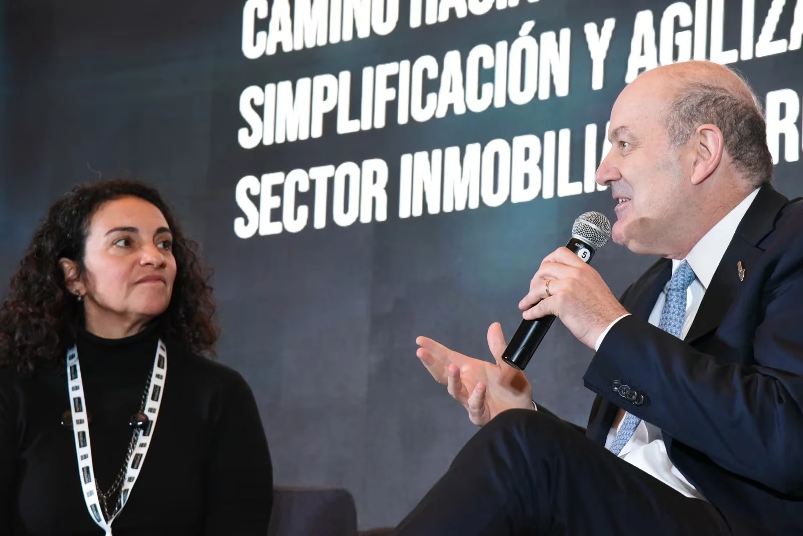 Sturzenegger propone reformas para impulsar el crédito hipotecario en Argentina