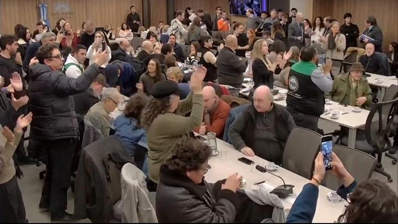 Tensión en Diputados: padre del Coro Nacional de Niños se queja por falta de respeto