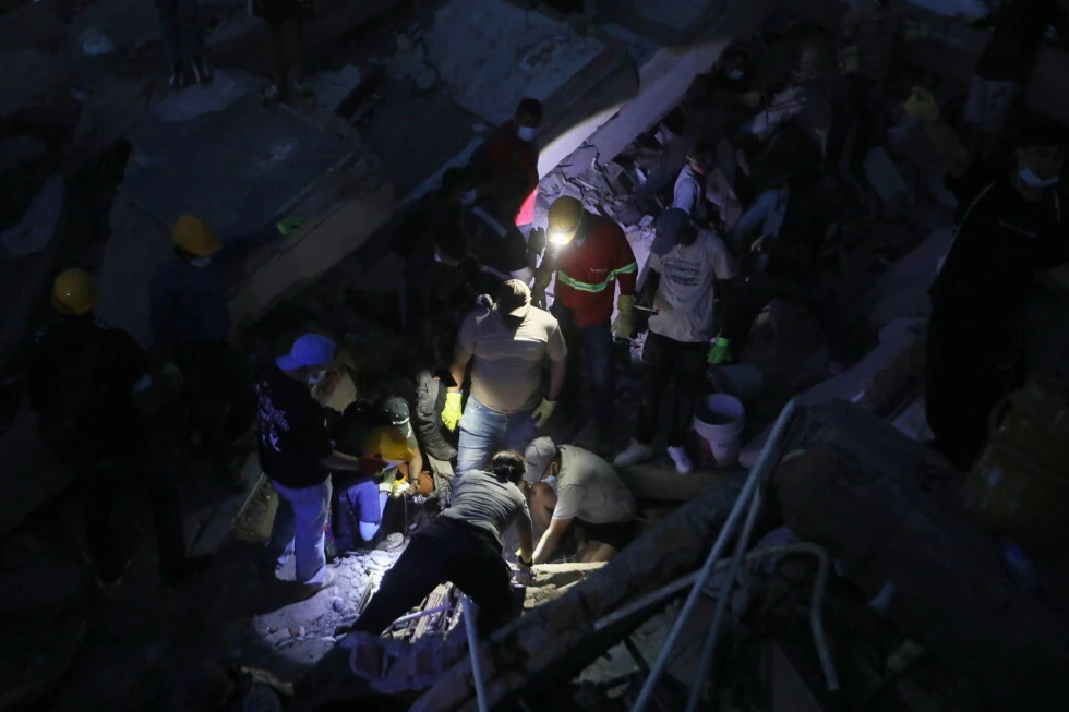 Terremoto de 7.4 en Colombia deja más de 100 muertos y cientos de desaparecidos