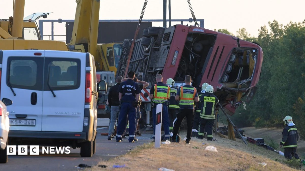 Trágico accidente de autobús en Hungría deja 12 muertos y decenas de heridos