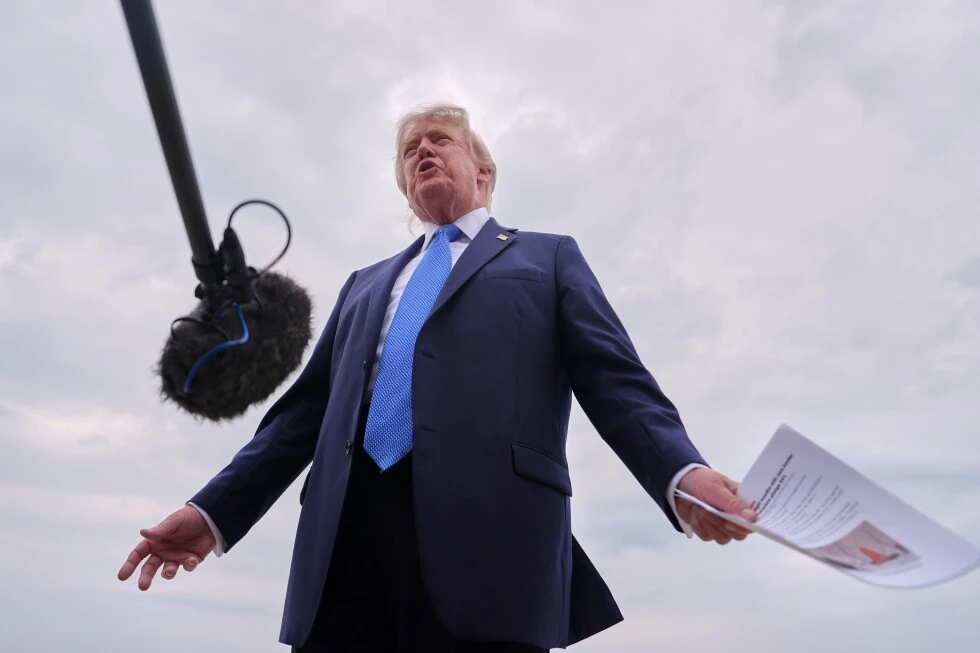 Trump minimiza preocupaciones por la larga estancia del USS Lincoln en el mar