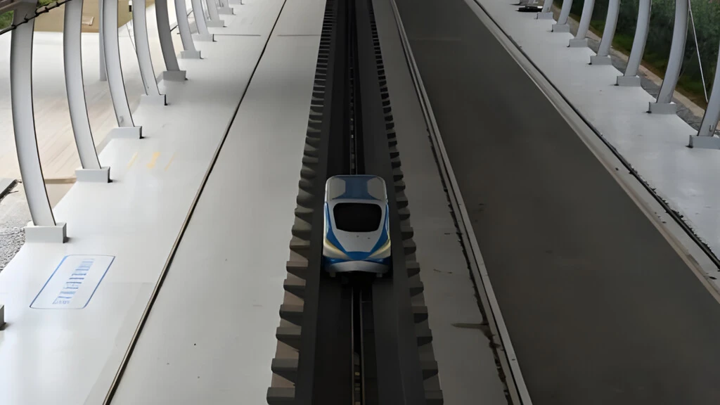 Un tren en China alcanza 800 km/h, estableciendo un nuevo récord mundial