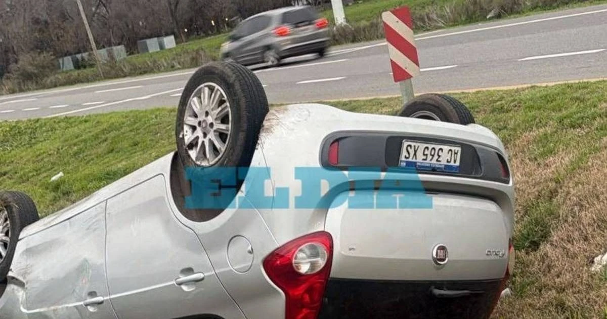 Una oficial de Policía sufre un vuelco en la Ruta 2, y no presenta lesiones