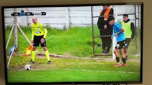 Un balón en la ruta causa un accidente en el fútbol uruguayo
