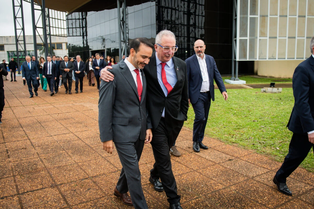 Valdés reclama atención para gas y rutas en el Norte Grande durante asamblea