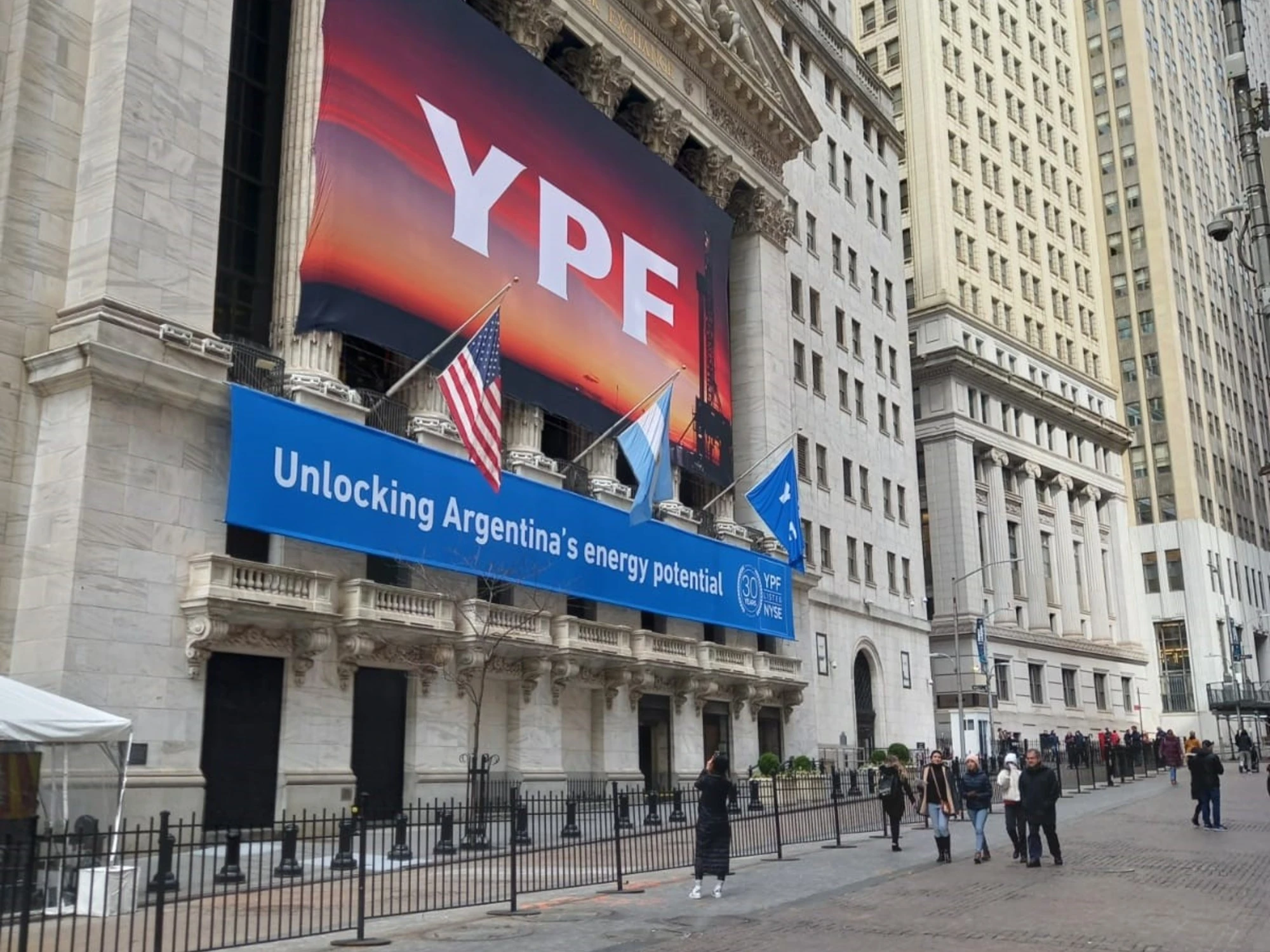 YPF reporta ganancias récord y aumentará inversiones en Vaca Muerta